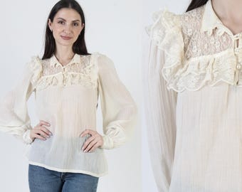 Classic White Lace Victorian Blouse / Vintage 70s Country