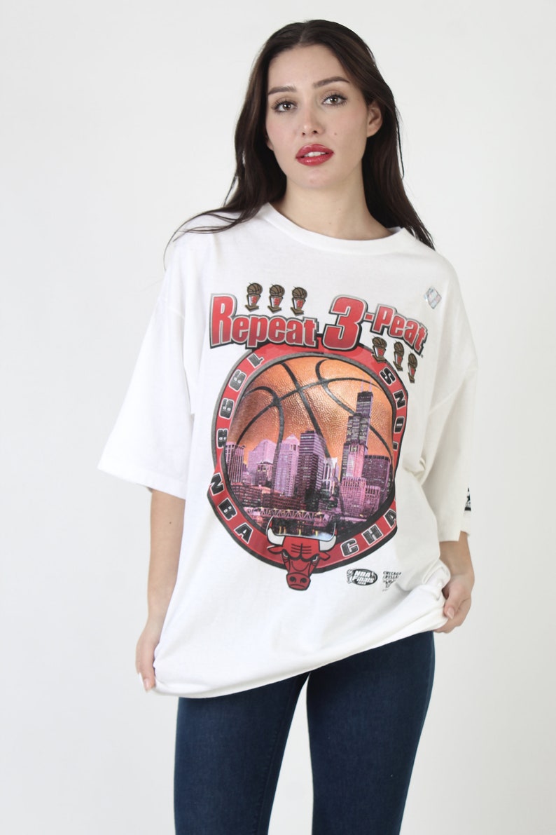 1998 Chicago Bulls 3 Peat T Shirt Vintage 90s Michael Jordan Basketball Tee Starter White Cotton Size Mens XL image 2