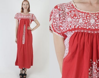 Mexikanisches, komplett weißes, stark besticktes, rotes Oaxaca-Fiesta-Kleid aus Baumwolle