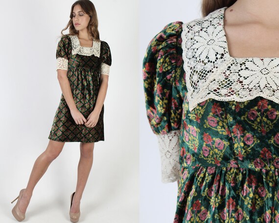 Vintage 70s Emerald Velvet Dress / Victorian Roman