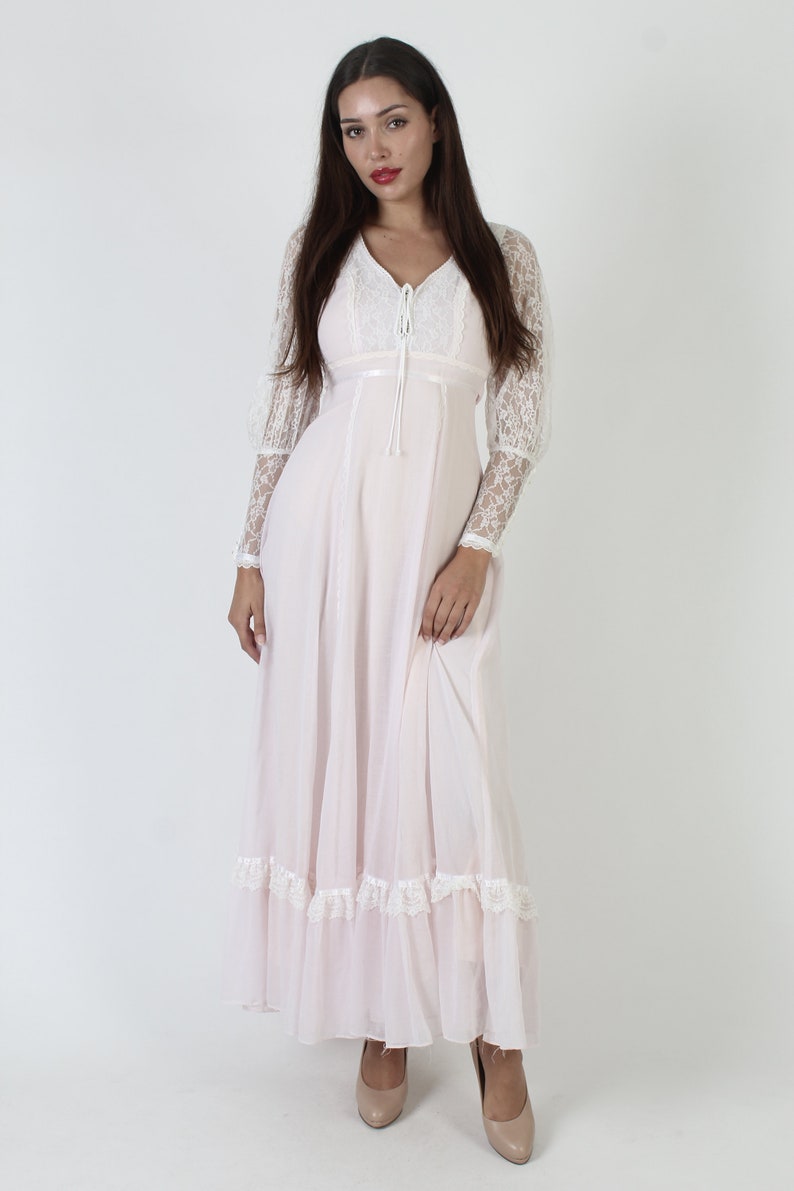 Barbiecore Gunne Sax Maxi Dress / Vintage 70s White Lace Up Corset / Prairie Boho Wedding Renaissance Gown Size 5 image 4