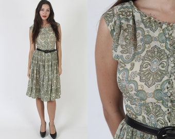 50s Medallion Printed Floral Dress / Retro Tiny Button Up Front / Rockabilly Style Mid Century Knee Length Dress