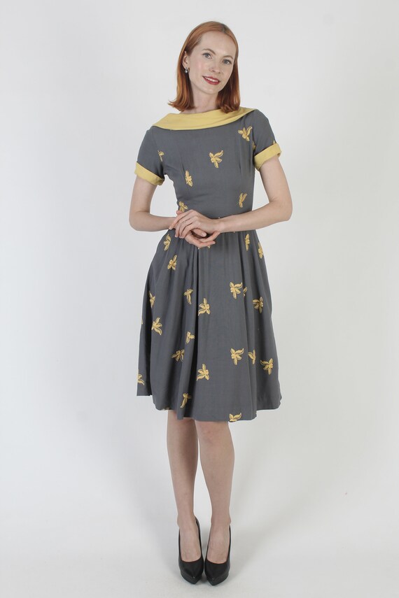 50s Grey Cotton Full Skirt Dress Floral Embroider… - image 6