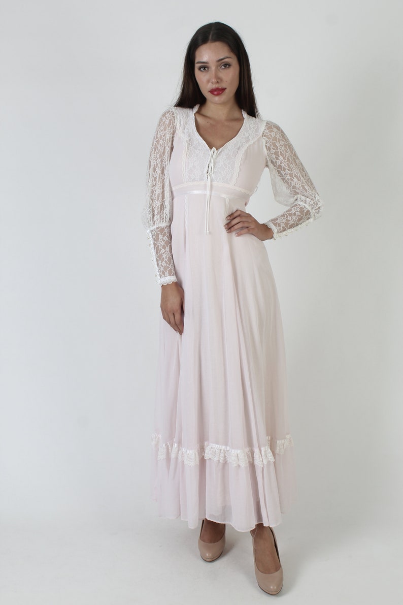 Barbiecore Gunne Sax Maxi Dress / Vintage 70s White Lace Up Corset / Prairie Boho Wedding Renaissance Gown Size 5 image 2
