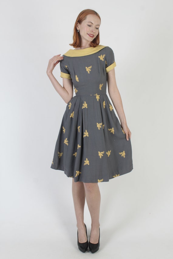 50s Grey Cotton Full Skirt Dress Floral Embroider… - image 2