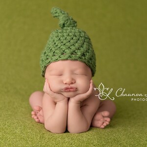 Newborn Knot Hat in Sage Green