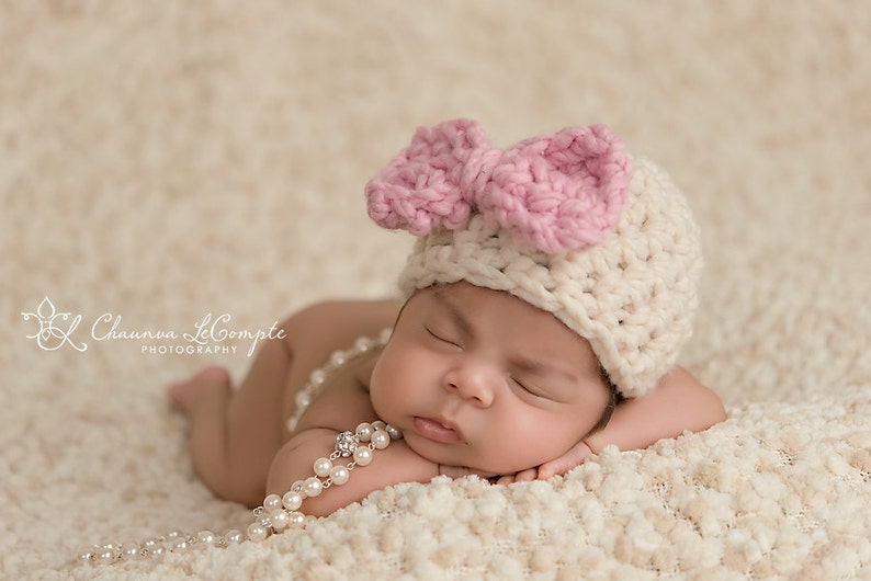 Cream Hat Pink Bow Newborn Photography Prop image 1