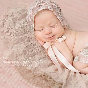 Neugeborener Lace Layer in Baby Rosa