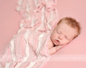 Pink Cream Ruffle Stretch Wrap, Newborn Photo Prop, Ruffle Wrap Fabric, Newborn Posing Fabric, Baby Stretch Wrap, Newborn Swaddle Blanket