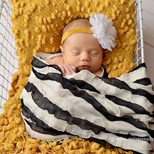 Schwarz weiß gestreifter Rüschen Stretch Wrap, Newborn Photo Prop, Rüschenstoff, Neugeborenen Posing Stoff, Baby Stretch Wrap, Swaddle Decke