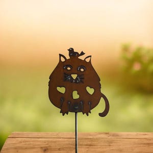 Recycelter Metall Katzen Pflanzenstecker: Rustikale Gartenkunst