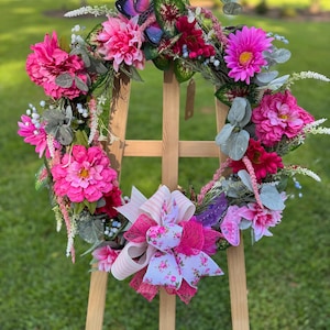 Heller Schmetterling Blumenkranz mit Schleife | Sommer Tür Dekor | Garten Inspirierter Kranz | Skurril Haustür Akzent
