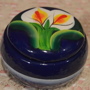 Mexican Clay Folk Art Round Trinket Box~Recuerdo De Tasco (Guerrero, Mexico)~Flowers And Ombre Blue Paint~Souvenir