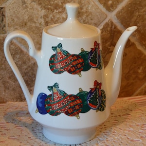 Holiday Elegance Christmas Coffee Pot~Fire Works Design For Signature Housewares, Inc.~Small Chip Inside Lid~8&quot; Tall~Discontinued