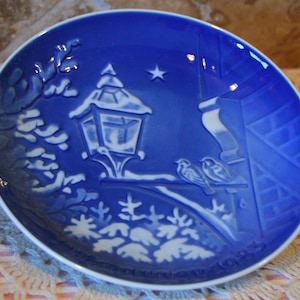 Vintage 1983 Bing & Grondahl Annual Christmas Plate~Christmas In The Old Town~Made In Denmark~7&quot; Diameter~Porcelain