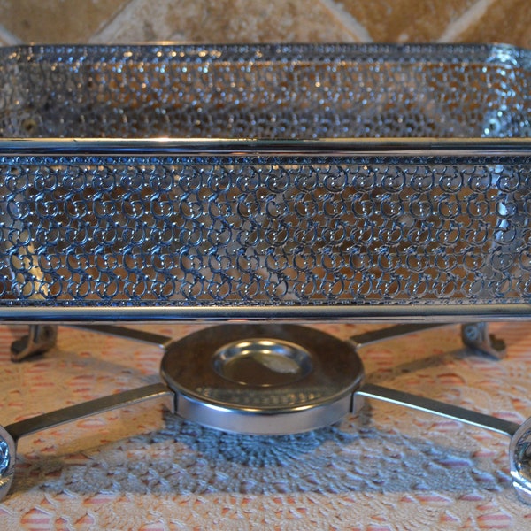 Nice Chafing Dish Stand~No Lid~Not Sure What Size Pan Fits~13" x 9" Pyrex Is Too Large~7 3/4" Tall