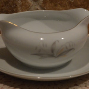 Kaysons Fine China Japan~1961 Golden Rhapsody~Oval Gravy Boat With Spouts And Attached Underplate