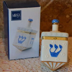 Beautiful Mikasa Chanakah Driedel~Porcelain Trinket Box~Gold Trim~Driedel Covered Box~Collectible