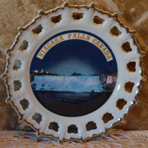 Lovely Vintage Niagara Falls Canada Souvenir Plate~About 8 1/4&quot; In Diameter~Reticulated~Ready To Hang~Made In Japan