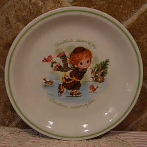 Adorable plato vintage coleccionable de Little Folks ~ Navidad... Temporada de alegría... Hecho en Staffordshire, Inglaterra para Rust Craft Greeting Cards