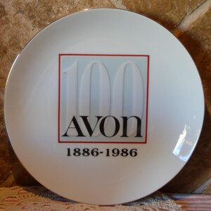 Avon-verzamelbord ~ 100 jaar Avon ~ 1886-1986 ~ bord in beperkte oplage ~ diameter iets meer dan 8" ~ gemaakt in Korea