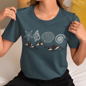 Vintage 90s Orca Pod TShirt, Retro Y2K Ocean Animal Aesthetic, Sea Shells Shirt, Trendy Cute Boho Killer Whale T-Shirt, Marine Biology Shirt