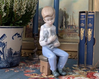 NAO BY LLADRÓ Porcelain Dog Figurine.retired Nao by Lladró Animal
