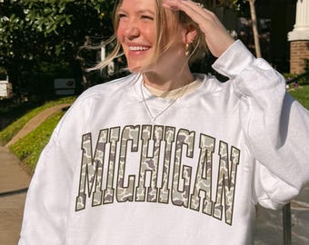 Sudadera preppy de camuflaje de Michigan, moderna sudadera de cuello redondo de fútbol americano de Michigan, camiseta de fútbol americano universitario extragrande, sudadera retro para el día del partido de Michigan