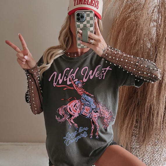 Retro Wild West Shirt Western Graphic Tee Oversized Country Concert Tshirt Comfort Colors Western Clothes Trendy Cowgirl Shirt Aesthetic