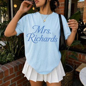Custom Bride Shirt Personalized Bride Last Name Tshirt Newly Engaged Gift Future Mrs. Shirt Bachelorette Gift Marriage Material Oversized zdjęcie 8
