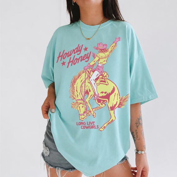 Retro Cowgirl Shirt Western Graphic Tee Oversized Country Concert Tshirt Comfort Colors Western Clothes Trendy Howdy Shirt Aesthetic