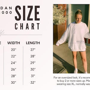 Może przedstawiać: Tabela rozmiar&oacute;w dla bluz Gildan 18000. Tabela pokazuje wymiary dla rozmiar&oacute;w od S do 3XL, z szerokościami od 50,8 cm do 76,2 cm i długościami od 68,6 cm do 81,3 cm. Modelka ma na sobie rozmiar XL.