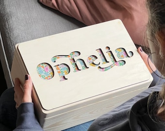 Hölzerne Name Stoff Aufbewahrungsbox | Laser-Cut Holzkiste | Neues Babygeschenk oder Taufgeschenk oder Heiligabend Box | Internationaler Versand