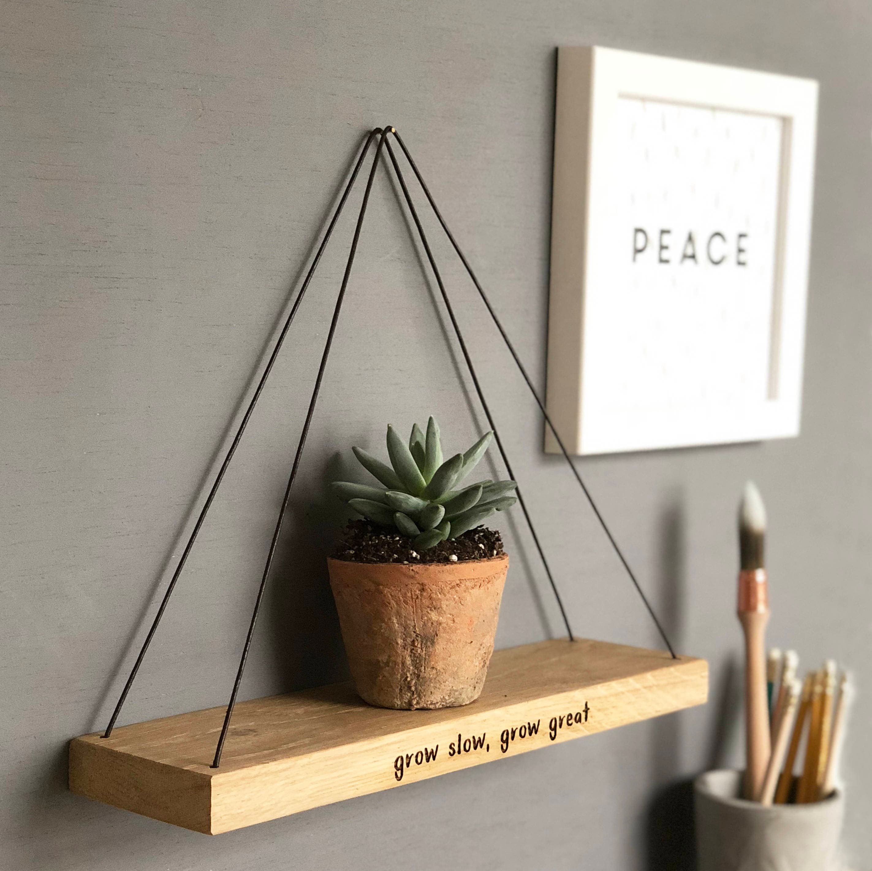 Mini Grow Slow Hanging Oak Shelf | Petite Étagère en Chêne d'étagère Gravée Au Laser Personnalisée C