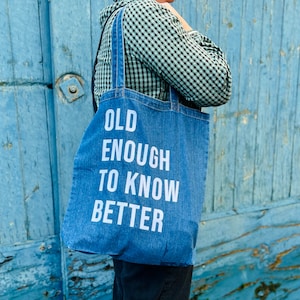 Alt genug, um es besser zu wissen Denim Tote Bag