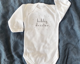 Bobby Dazzler Baby Vest / Baby Grow / Nuevo regalo para bebés / Envío mundial