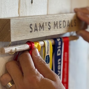 Medaillenhalter aus Eiche