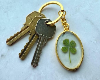 Portachiavi con vero quadrifoglio, idea regalo per compleanno, laurea, portafortuna, fiore pressato, resina botanica, natura conservata, ciondolo portafortuna