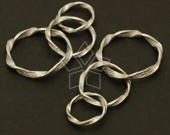 AC-384-OR / 2 Pcs - Triple Link Circle Connector, Open Rings Pendant, Matte Rhodium Silver Plated over Brass / 19x40mm