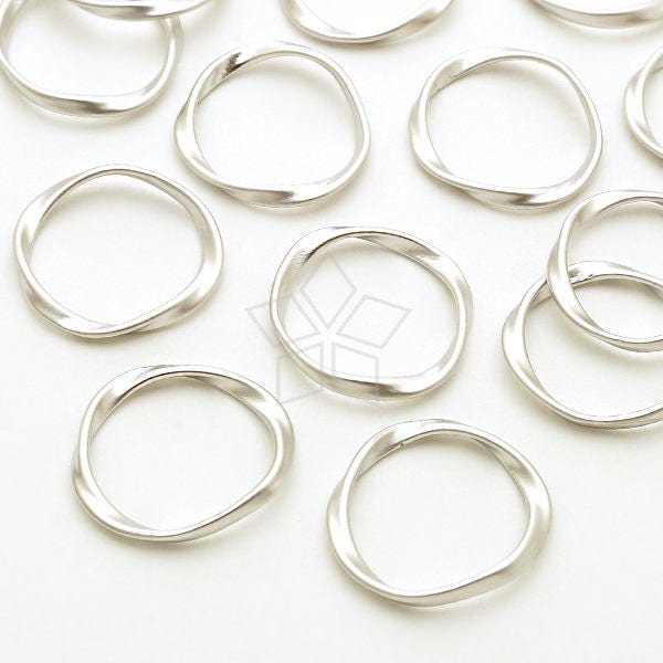 AC-057-MS / 2 Pcs - Mobius Strip Ring Pendant, Infinity Pendant, Love Knot Pendant, Matte Silver Plated Brass / 16mm