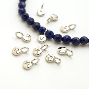 IN-834-OR / 2 piezas - Dije inicial muy pequeño, colgante de mini letra redonda de plata rodiada, mayúscula A - Z, ¡elija su letra! / 4mm