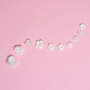 MP-006-WH / 2 pezzi - Copriperline di conchiglia di mare intagliate a mano, 6-12 mm, varie dimensioni, accessori per gioielli, madreperla bianca