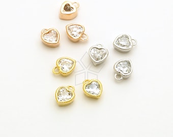 Puede incluir: Surtido de dijes en forma de corazón con acentos de cristal transparente. Los dijes están disponibles en acabados dorado, dorado rosa y plateado.