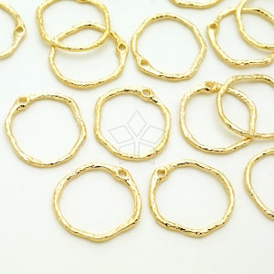 PD-2954-GD / 2 Pcs - Wood Textured Open Ring Pendant, Hammered Round Circle Pendant (Small Size), Gold Plated over Brass / 18mm