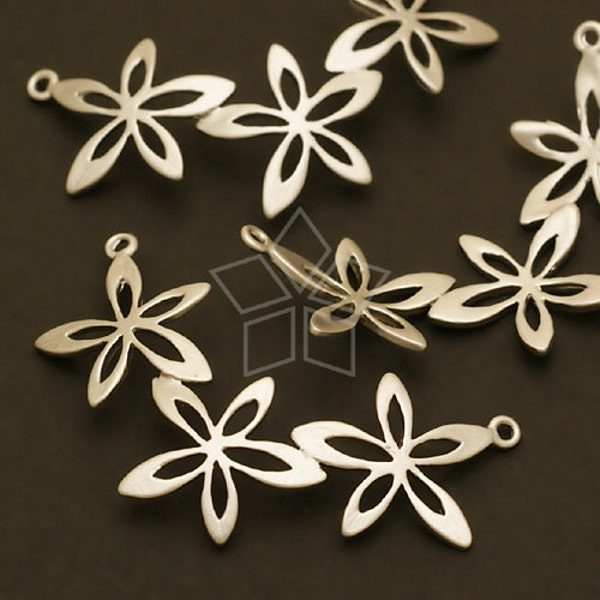 PD-326-MS / 2 Pcs - Flower Crown Pendant, Two Loops Triple Flower Leaf Necklace Pendant, Matte Silver Plated over Brass / 32mm x 18mm