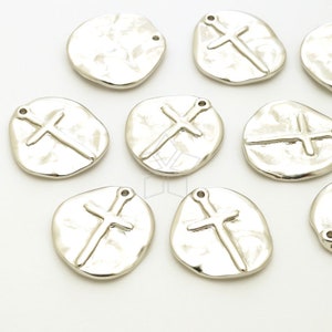 PD-3171-MS / 2 Pcs - Hammered Round Cross Pendant, Rustic Look Cross Coin Charm, Matte Silver Plated over Brass / 18mm x 19.7mm