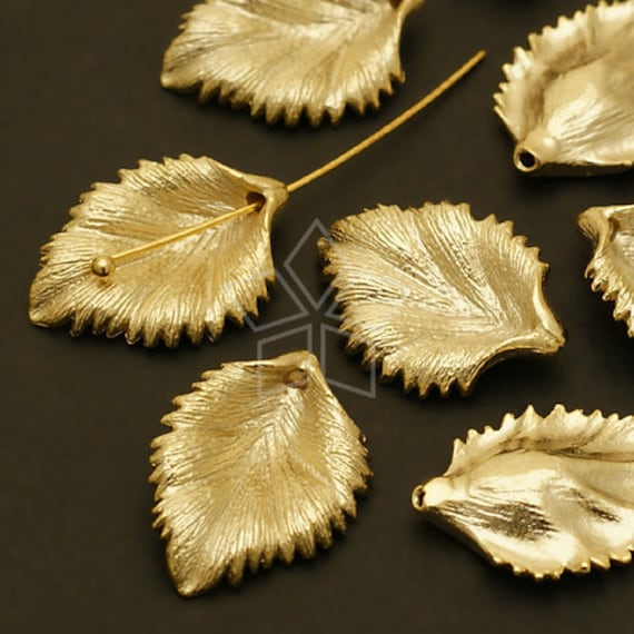 METAL DARK CHARM MATTE GOLD METAL DARK CHARM MATTE GOLD