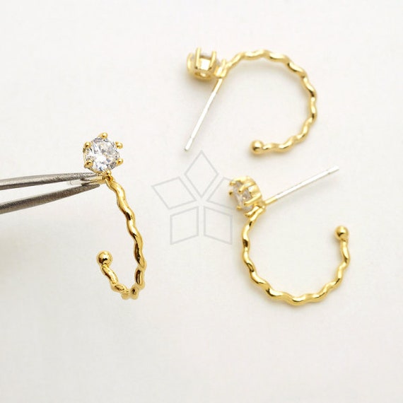 SI-982-GD / 2 Pcs - Solitaire Cubic Zirconia and Twisted Wire Half