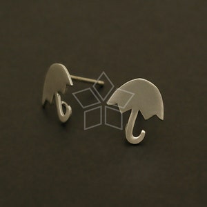 SI-517-MS / 2 Stück - Kleine Regenschirm Ohrringe, Wetter Schmuck Ohrstecker, matt versilbert, 925 Sterling Silber Post / 8,7mm x 9,7mm