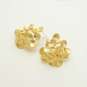 SI-773-MG / 2 Pcs - Hydrangea Stud Earrings, Six Flowers Earrings, Matte Gold Plated, with .925 Sterling Silver Post / 28mm x 27mm